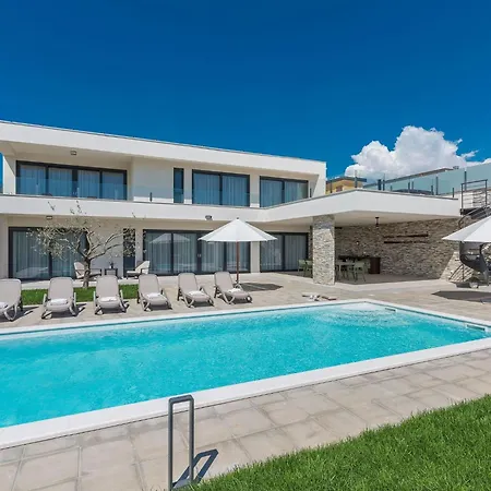 Modern In Novigrad With Swimming Pool * Bužinija