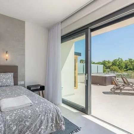 Modern In Novigrad With Swimming Pool * Bužinija