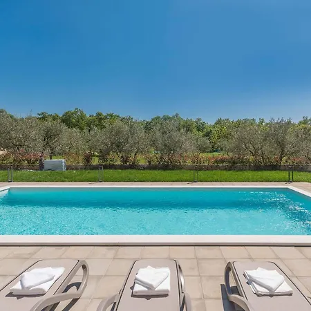 Feriehus Modern In Novigrad With Swimming Pool