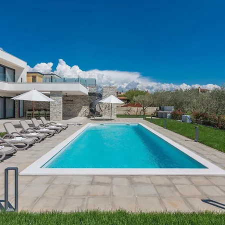 Feriehus Modern In Novigrad With Swimming Pool