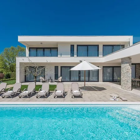 Modern In Novigrad With Swimming Pool Feriehus *