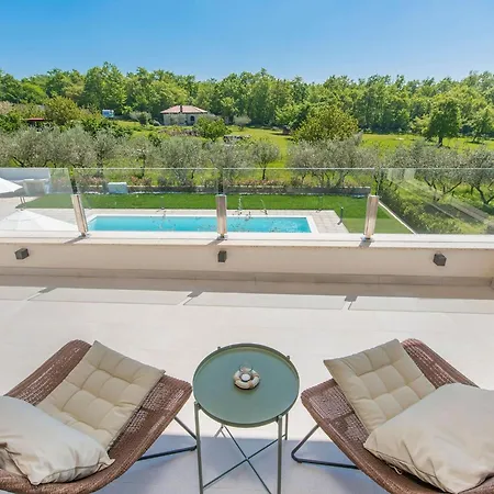 Feriehus Modern In Novigrad With Swimming Pool