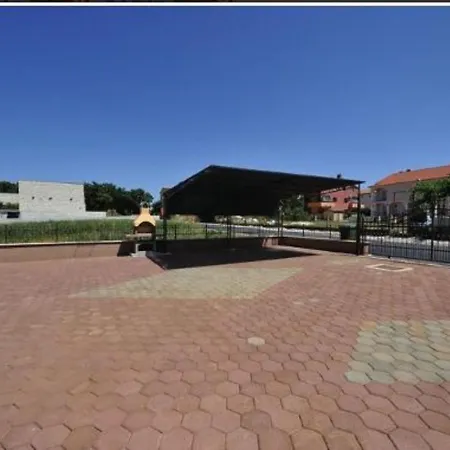 Modern Holiday In Novigrad With Swimming Pool Novigrad Istria