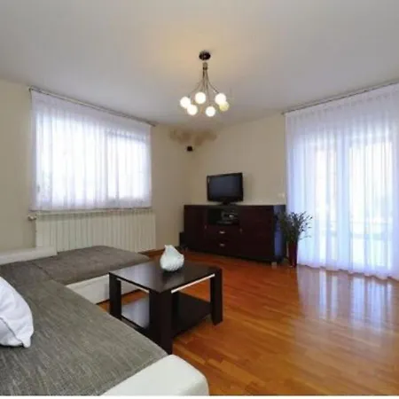 بيت للعطل Modern Holiday In Novigrad With Swimming Pool