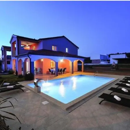 Modern Holiday In Novigrad With Swimming Pool * Novigrad Istria