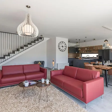 Modern In Novigrad With Swimming Pool Bužinija