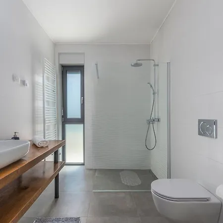 Modern In Novigrad With Swimming Pool Prázdninový dům Bužinija