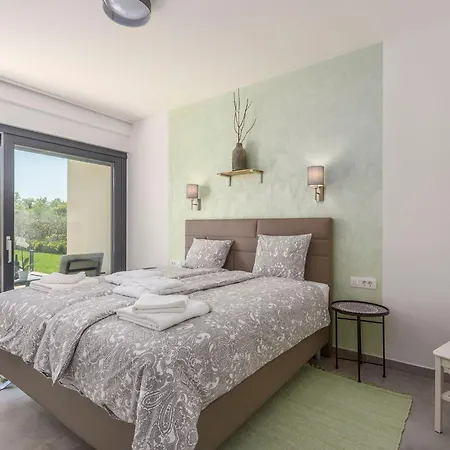 Modern In Novigrad With Swimming Pool *