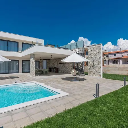 Modern In Novigrad With Swimming Pool * Bužinija
