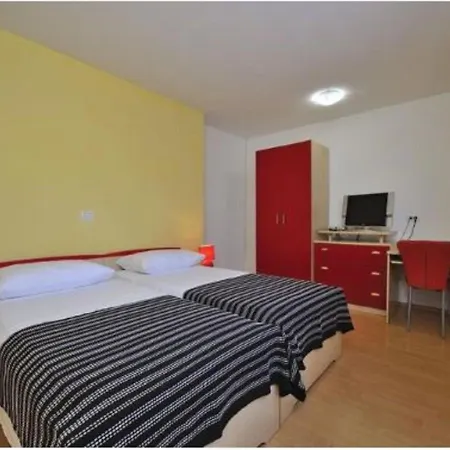 Modern Holiday In Novigrad With Swimming Pool