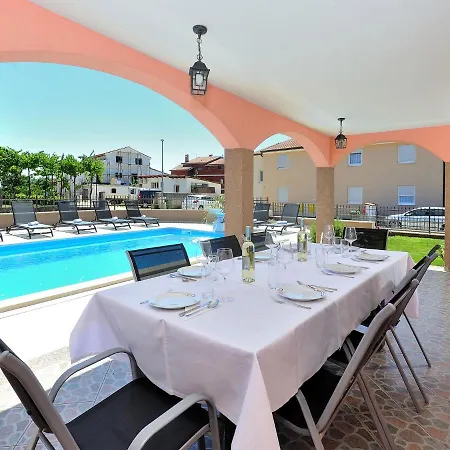 Modern Holiday In Novigrad With Swimming Pool *