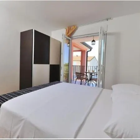 Modern Holiday In Novigrad With Swimming Pool * Novigrad Istria