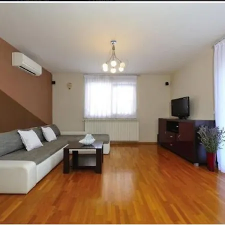 Modern Holiday In Novigrad With Swimming Pool