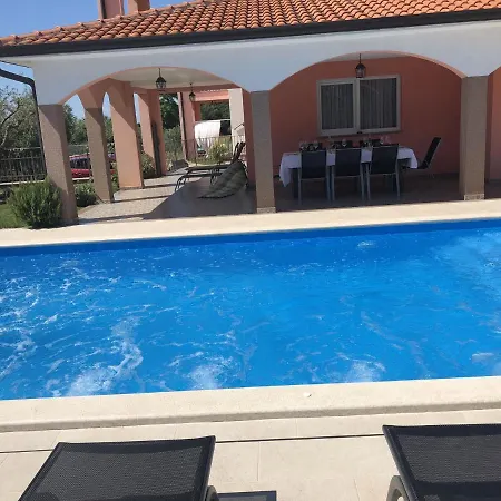 Tatil Evi Modern Holiday In Novigrad With Swimming Pool *