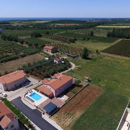 Modern Holiday In Novigrad With Swimming Pool *