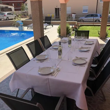 Modern Holiday In Novigrad With Swimming Pool