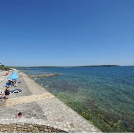 Modern Holiday In Novigrad With Swimming Pool